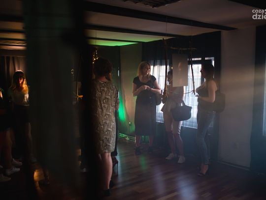 "Dym" - Olivia Lucedarska w obiektywie Marity Kowalskiej (zdjęcia)