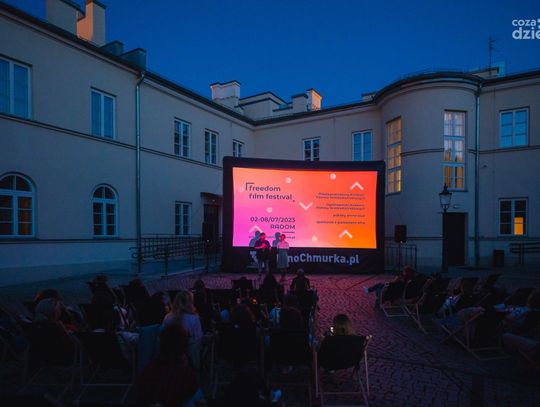 Kameralne Lato - "Niebo nad Radomiem" - projekcja "Roving Woman" (zdjęcia)