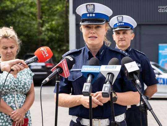 Briefing prasowy dot. działań profilaktycznych policjantów ruchu drogowego związanych z wypadkami z udziałem m.in ciężarówek (zdjęcia)