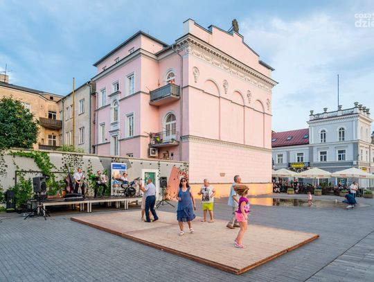 Retro Potańcówka na fontannach (zdjęcia)