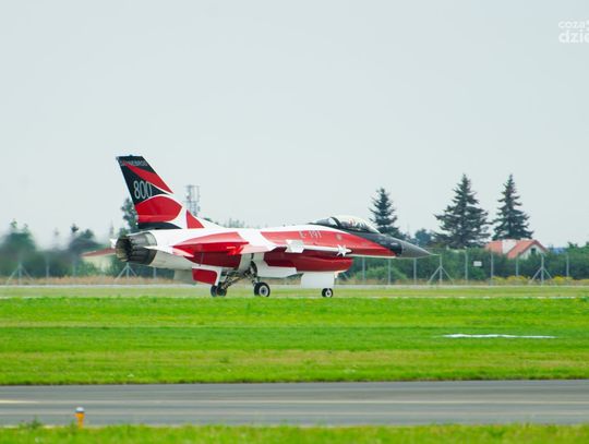Radomskie lotnisko dzień przed Airshow (zdjęcia)