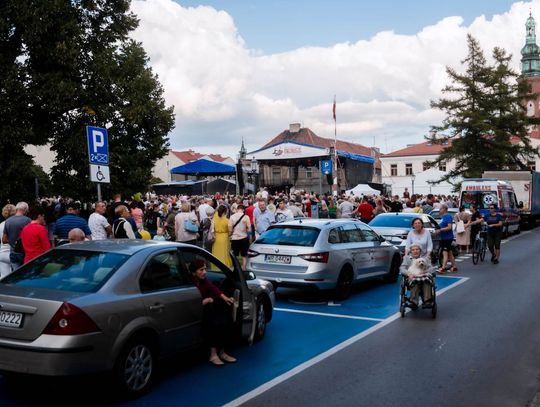 Koncert Państwowego Zespołu Ludowego Pieśni i Tańca Mazowsze (Zdjęcia) Koncert Państwowego Zespołu Ludowego Pieśni i Tańca Mazowsze (Zdjęcia)