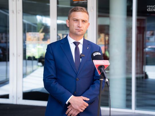 Konferencja prasowa kandydata PiS na posła na Sejm RP Roberta Bąkiewicza (zdjęcia) Konferencja prasowa kandydata PiS na posła na Sejm RP Roberta Bąkiewicza (zdjęcia)