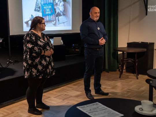 Rodzinne spotkanie w Resursie wokół książki "Mosiężny rak znika" Marty Trojanowskiej (zdjęcia)