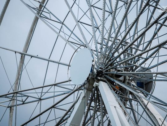 Powstaje koło widokowe na Placu Jagiellońskim (zdjęcia)