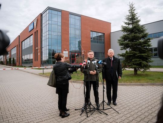 Konferencja Marka Suskiego i Wojciecha Skurkiewicza pod Fabryką Broni (zdjęcia)