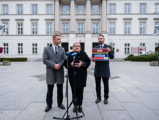Konferencja Roberta Bąkiewicza i Beaty Kempy - sprzeciw wobec paktu migracyjnego (zdjęcia)