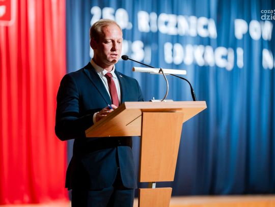 Uroczystość z okazji Dnia Edukacji Narodowej (zdjęcia)