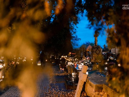 Nocny spacer po Cmentarzu Rzymskokatolickim przy ul. Limanowskiego (zdjęcia)