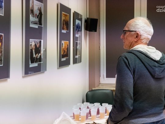 Wernisaż wystawy fotograficznej Ewy Wziątek "Żydowscy mieszkańcy Radomia - w poszukiwaniu śladów..." (zdjęcia) Wernisaż wystawy fotograficznej Ewy Wziątek "Żydowscy mieszkańcy Radomia - w poszukiwaniu śladów..." (zdjęcia)