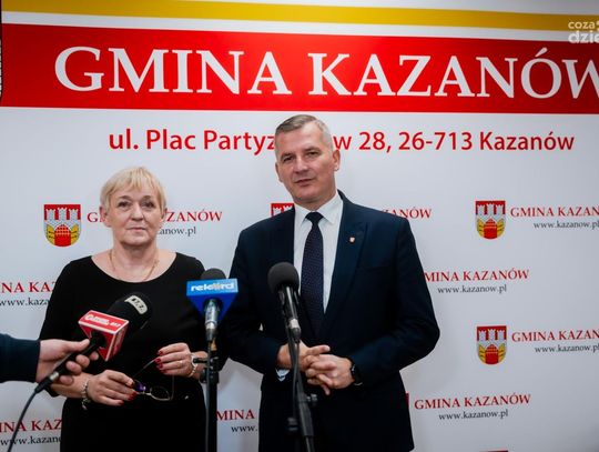 Zakończenie termomodernizacji budynku UG i przebudowy parku w Kazanowie (zdjęcia)