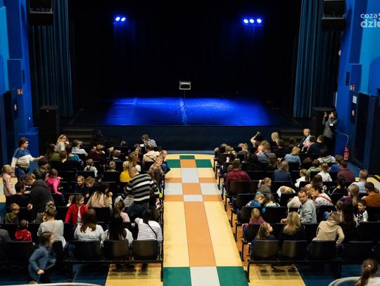 Bajkowa Niedziela - pokaz magii i iluzji w wykonaniu Kacpra Mysiorka (zdjęcia)