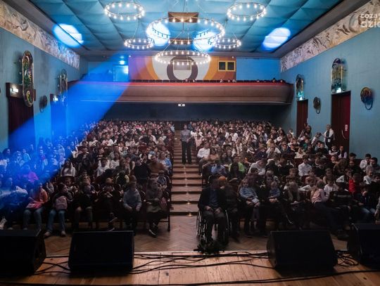 Teatr Piasku Tetiany Galitsyny - " Opowieść wigilijna" (zdjęcia)