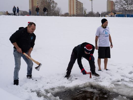 Mikołajkowe morsowanie na Borkach (zdjęcia)