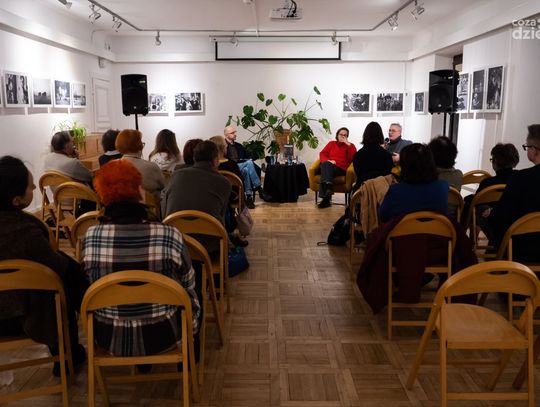 Spotkanie autorskie z Dorotą Karaś i Markiem Sterlingowem oraz promocja książki "Urban. Biografia" (zdjęcia) Spotkanie autorskie z Dorotą Karaś i Markiem Sterlingowem oraz promocja książki "Urban. Biografia" (zdjęcia)