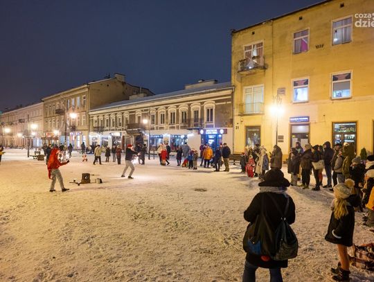 Mikołajkowe Fajroshow na placu Konstytucji (zdjęcia)