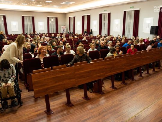 Wykład otwarty Przemysława Kossakowskiego "Ja Cię rozumiem - o samodzielności osób z niepełnosprawnością" (zdjęcia)