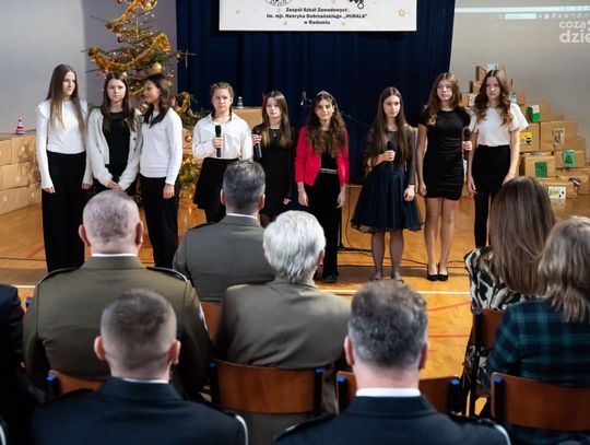 Uroczyste podsumowanie XIII Bożonarodzeniowej Paczki dla Bohatera (zdjęcia) Uroczyste podsumowanie XIII Bożonarodzeniowej Paczki dla Bohatera (zdjęcia)
