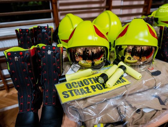 Specjalistyczny sprzęt i środki ochrony osobistej dla OSP z gminy Sienno (zdjęcia)