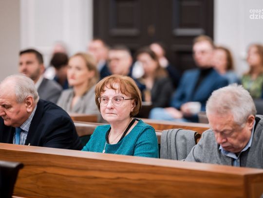 CVI sesja Rady Miejskiej w Radomiu (zdjęcia) CVI sesja Rady Miejskiej w Radomiu (zdjęcia)