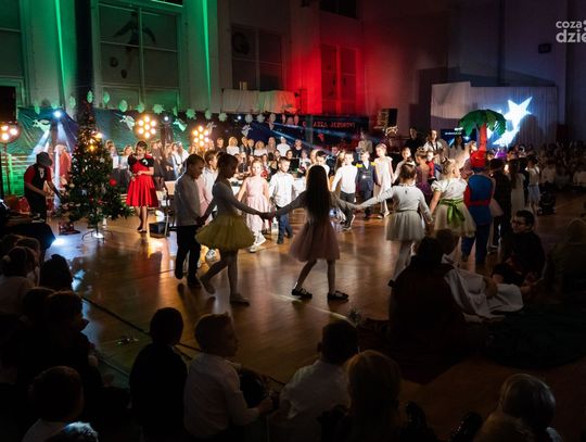 IV Szkolne Kolędowanie w PSP 33 w Radomiu (zdjęcia)