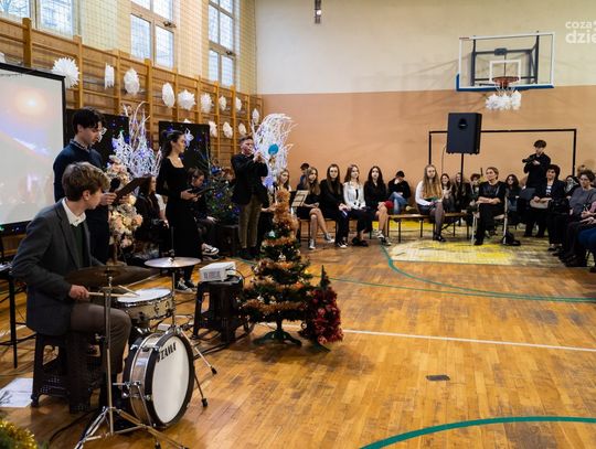 Spotkanie wigilijne w IV Liceum Ogólnokształcącym im. dra Tytusa Chałubińskiego (zdjęcia)