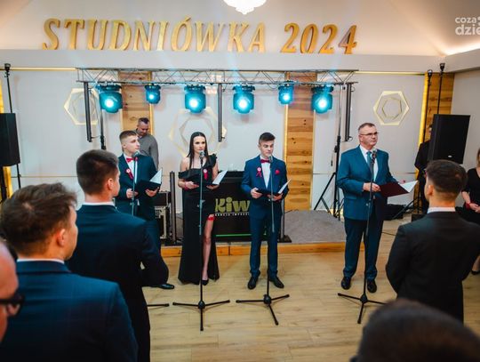 Studniówki 2024: Zespół Szkół Ponadpodstawowych im. Stanisława Staszica w Iłży (zdjęcia) Studniówki 2024: Zespół Szkół Ponadpodstawowych im. Stanisława Staszica w Iłży (zdjęcia)