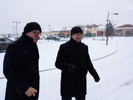 Mariusz Kamiński w radomskim areszcie. Posłowie PiS przyjechali na Kozią Górę (zdjęcia)