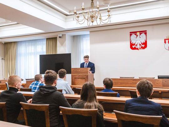 Uroczystość wręczenia zaświadczeń dla nowych radnych Młodzieżowej Rady Miasta Radomia (zdjęcia)