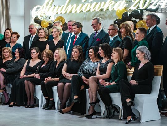 Studniówki 2024: Liceum Ogólnokształcące im. Jana Kochanowskiego w Zwoleniu (zdjęcia)