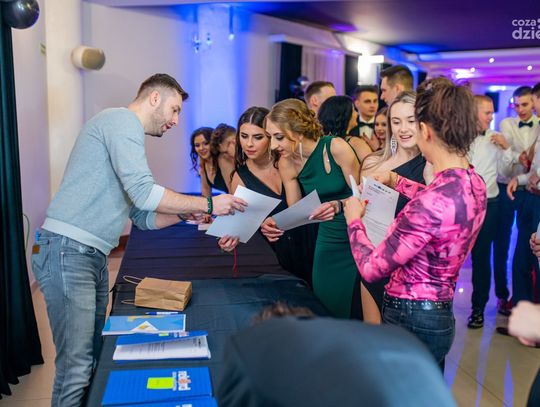 Studniówki 2024: Zespół Szkół im. Korpusu Ochrony Pogranicza (zdjęcia) Studniówki 2024: Zespół Szkół im. Korpusu Ochrony Pogranicza (zdjęcia)