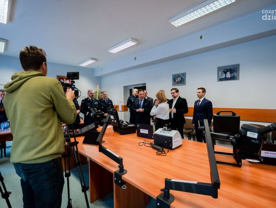 Przekazanie sprzętu dla Laboratorium Kryminalistycznego (zdjęcia)