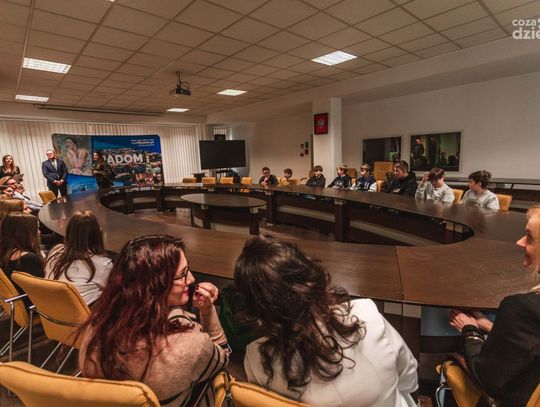 Spotkanie z laureatami konkursu w ramach projektu "Odkryj swoje miasto" (zdjęcia)