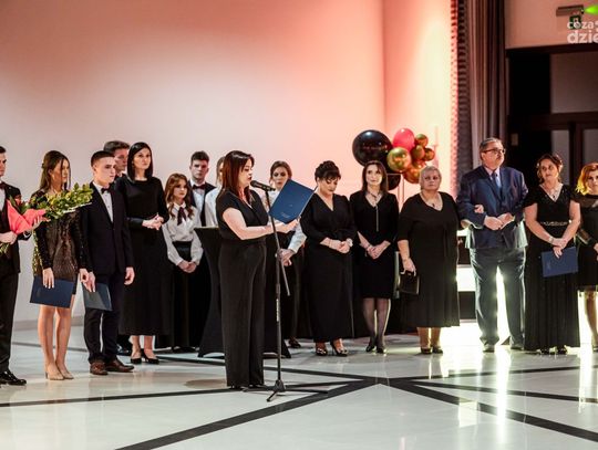 Studniówki 2024: ZSP im. Stanisława Staszica w Białobrzegach (zdjęcia)