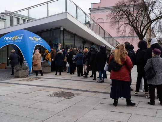 Rekordowa kawa i pączki na fontannach (zdjęcia)
