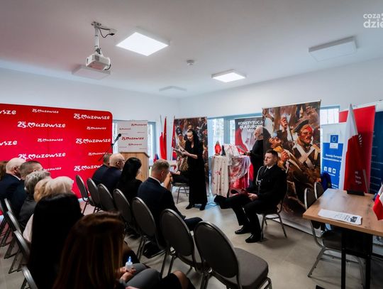 Podpisanie umów na samochody strażackie dla gmin: Kowala, Wierzbica, Zakrzew (zdjęcia)