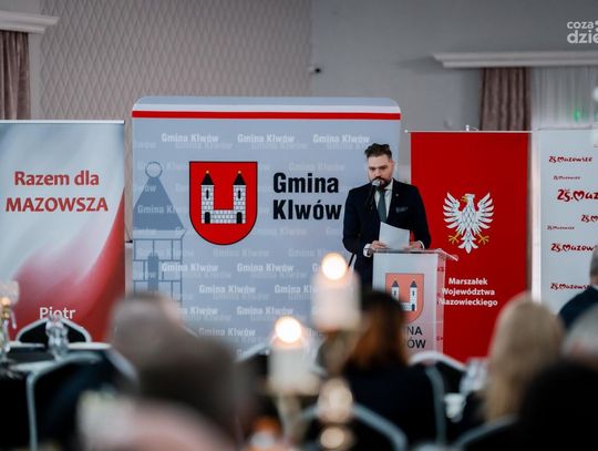 Podpisanie umów na samochody strażackie dla pow. przysuskiego (zdjęcia)