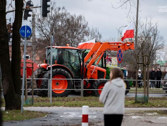 Przejazd rolników przez centrum miasta (zdjęcia) Przejazd rolników przez centrum miasta (zdjęcia)
