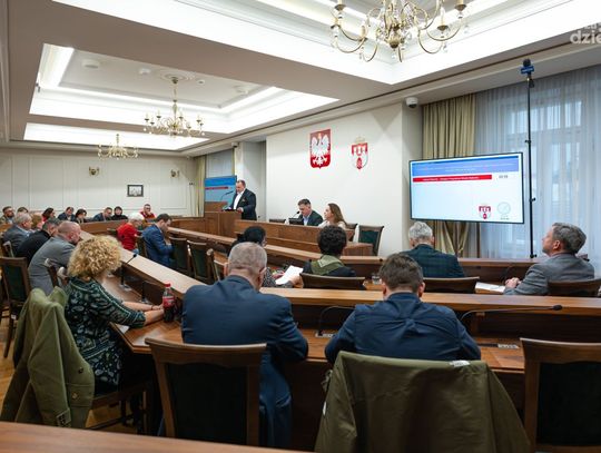 Sesja rady miejskiej na temat powiększenia wysypiska śmieci (zdjęcia)