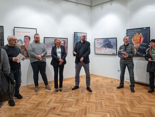 KAZIKI 2024: Wernisaż wystawy Karola Łukasiewicza "Patrz na plakat!"  (zdjęcia)