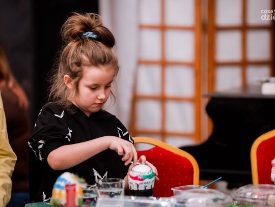 Malowanie pisanek w Łaźni (zdjęcia)