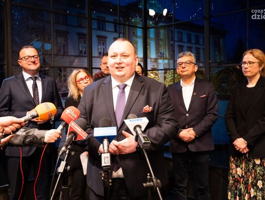 Konferencja prasowa z udziałem podsekretarza stanu w Ministerstwie Kultury i Dziedzictwa Narodowego, Marty Cienkowskiej dotycząca wsparcia finansowego dla teatru (zdjęcia)