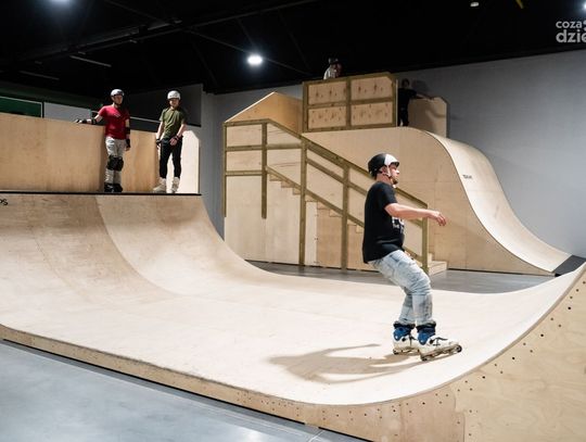 Wielka-Nocna jazda na rolkach w EloPark (zdjęcia)