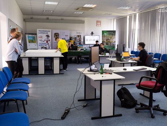 Konkurs Umiejętności Zawodowych "Robotyka Mobilna" (zdjęcia)