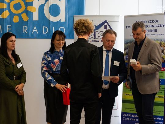 Ogłoszenie wyników na powiatowym konkursie zagadek logiczno-matematycznych w Zwoleniu (zdjęcia)