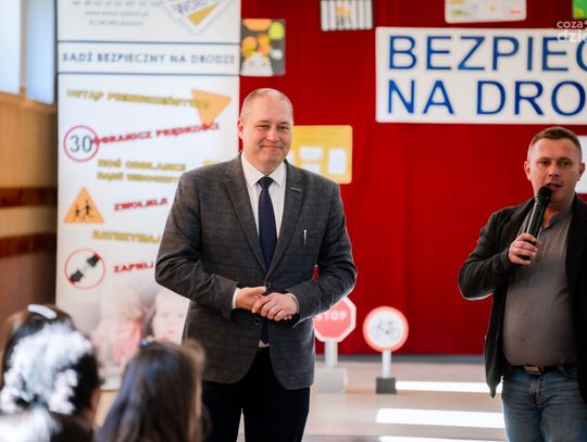 Kampania edukacyjna w zakresie BRD w klasach 4 (zdjęcia) Kampania edukacyjna w zakresie BRD w klasach 4 (zdjęcia)