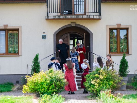 Korowód weselny Jana Kochanowskiego w Przytyku (zdjęcia) Korowód weselny Jana Kochanowskiego w Przytyku (zdjęcia)