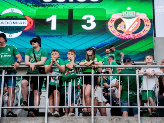 Rozmowa piłkarzy z kibicami po meczu Radomiak Radom - Widzew Łódź (zdjęcia)