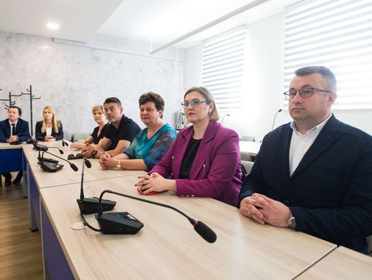 Podpisanie trzech umów na przebudowę dróg w Powiecie Radomskim (zdjęcia)