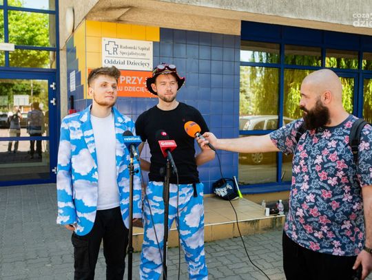 Zapowiedź pokazu kuglarskiego przy oddziale dziecięcym RSS (zdjęcia)